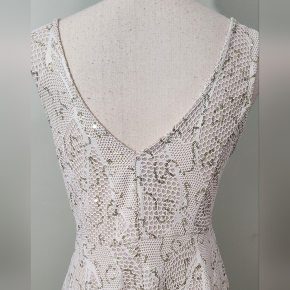 Gold sequined dress - Picture 6 of 8